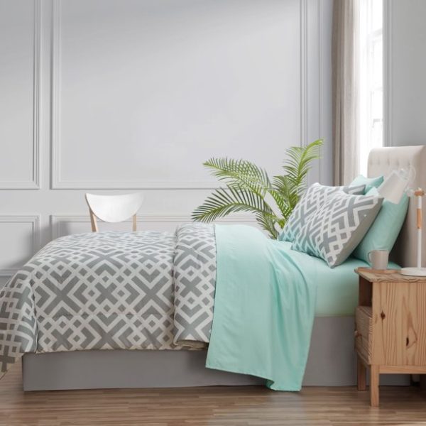 Mainstays Gray Geometric 8 Piece Bed in a Bag Comforter Set with Sheets, Queen