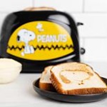 Uncanny Brands Peanuts Snoopy Two-Slice Toaster