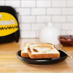Uncanny Brands Peanuts Snoopy Two-Slice Toaster