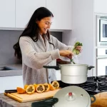 Ficcug 7.5 Quart Aluminum Pressure Cooker with Steamer, Fast Cooker Pot, Silver