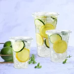 BagDream 50 Pack 24 oz Clear Plastic Cups with Lids, Disposable Clear Drink Cups with Lids for Party